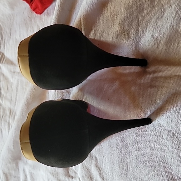 Christian Louboutin, Black & Tan, Size 37.5 - Picture 2 of 7